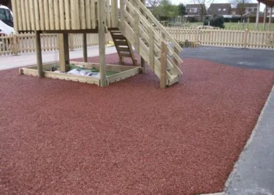 Red bonded rubber mulch